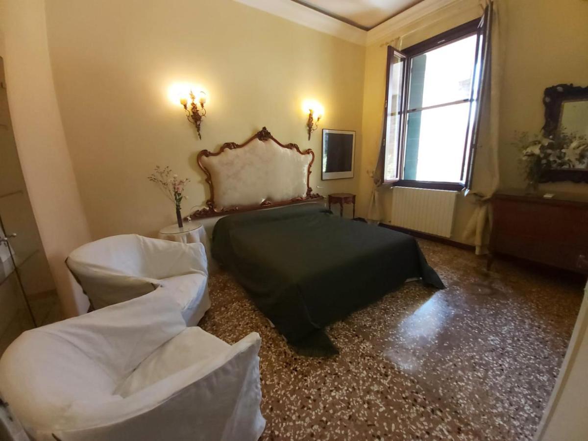 A Private Terrace In The Heart Of Venice